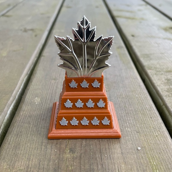 Vintage 2003 McDonald’s NHL’s Greatest Trophies Miniature Conn Smythe Trophy - Picture 5 of 13